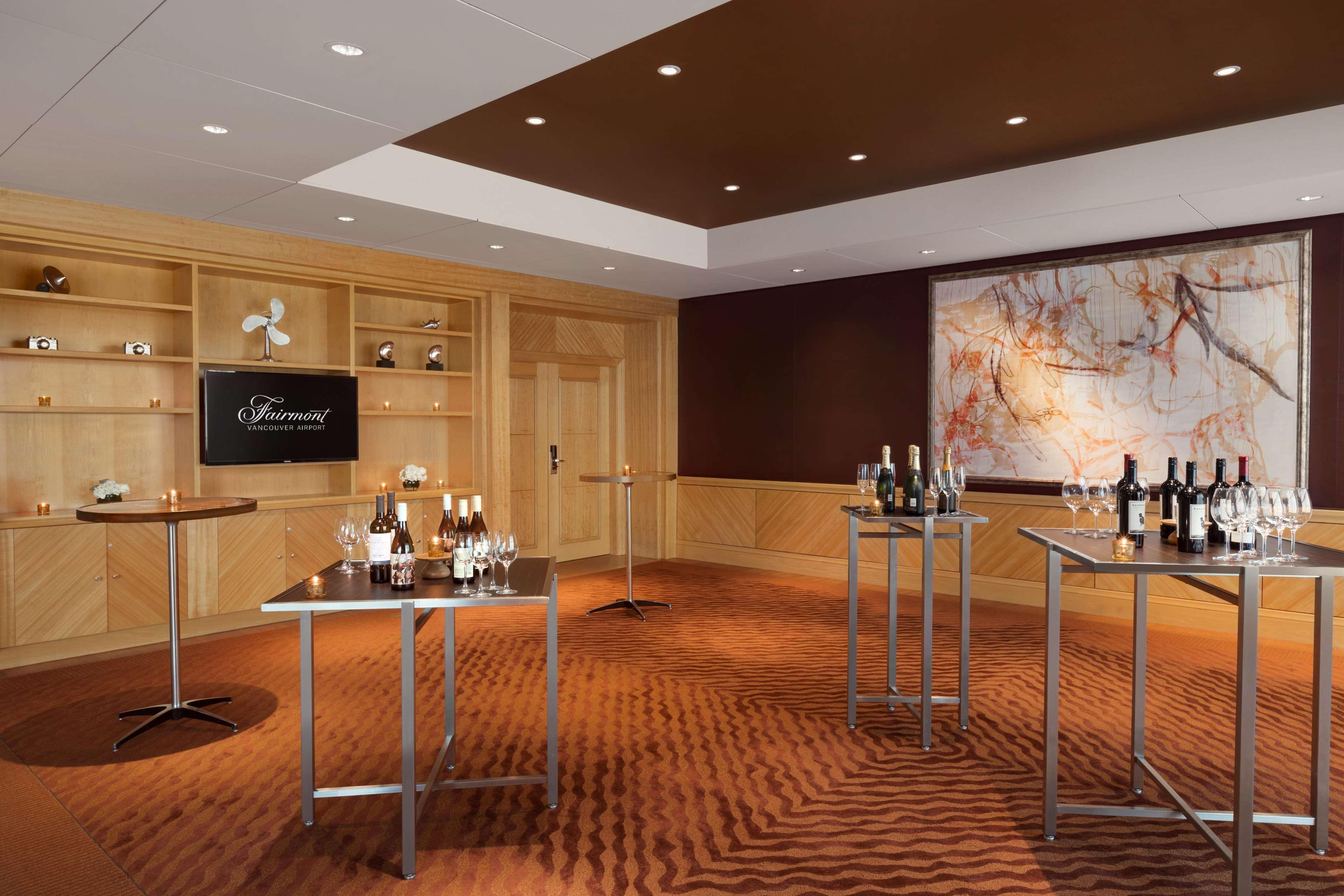 Fairmont Vancouver Airport In-Terminal Hotel Richmond Ngoại thất bức ảnh A cocktail reception