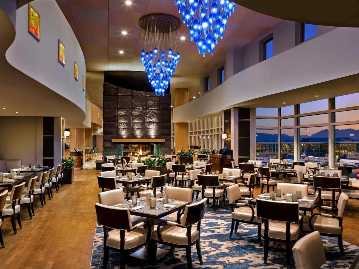 Fairmont Vancouver Airport In-Terminal Hotel Richmond Ngoại thất bức ảnh The dining room at the 1905 Restaurant