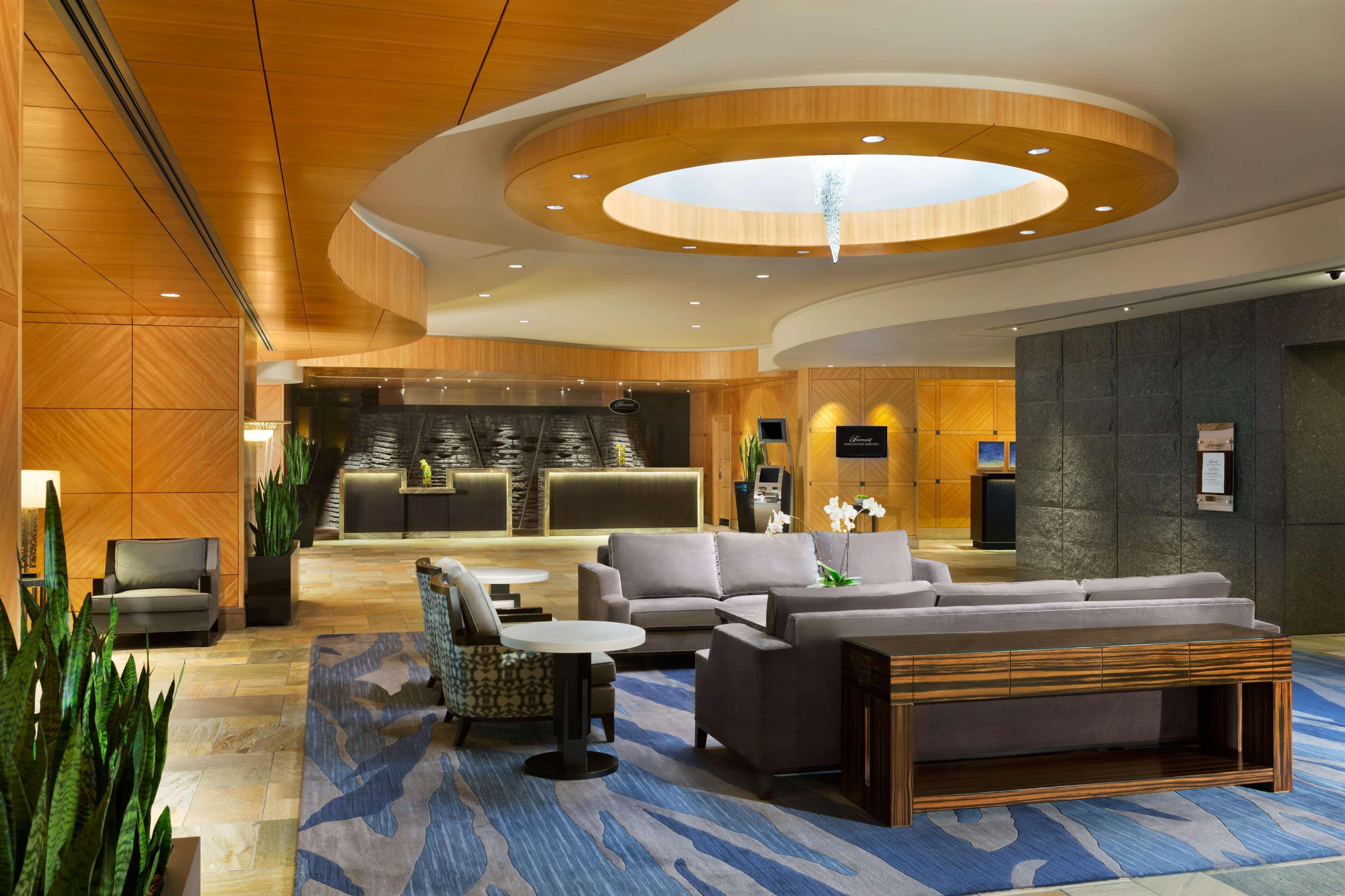 Fairmont Vancouver Airport In-Terminal Hotel Richmond Ngoại thất bức ảnh The lobby of the Westin