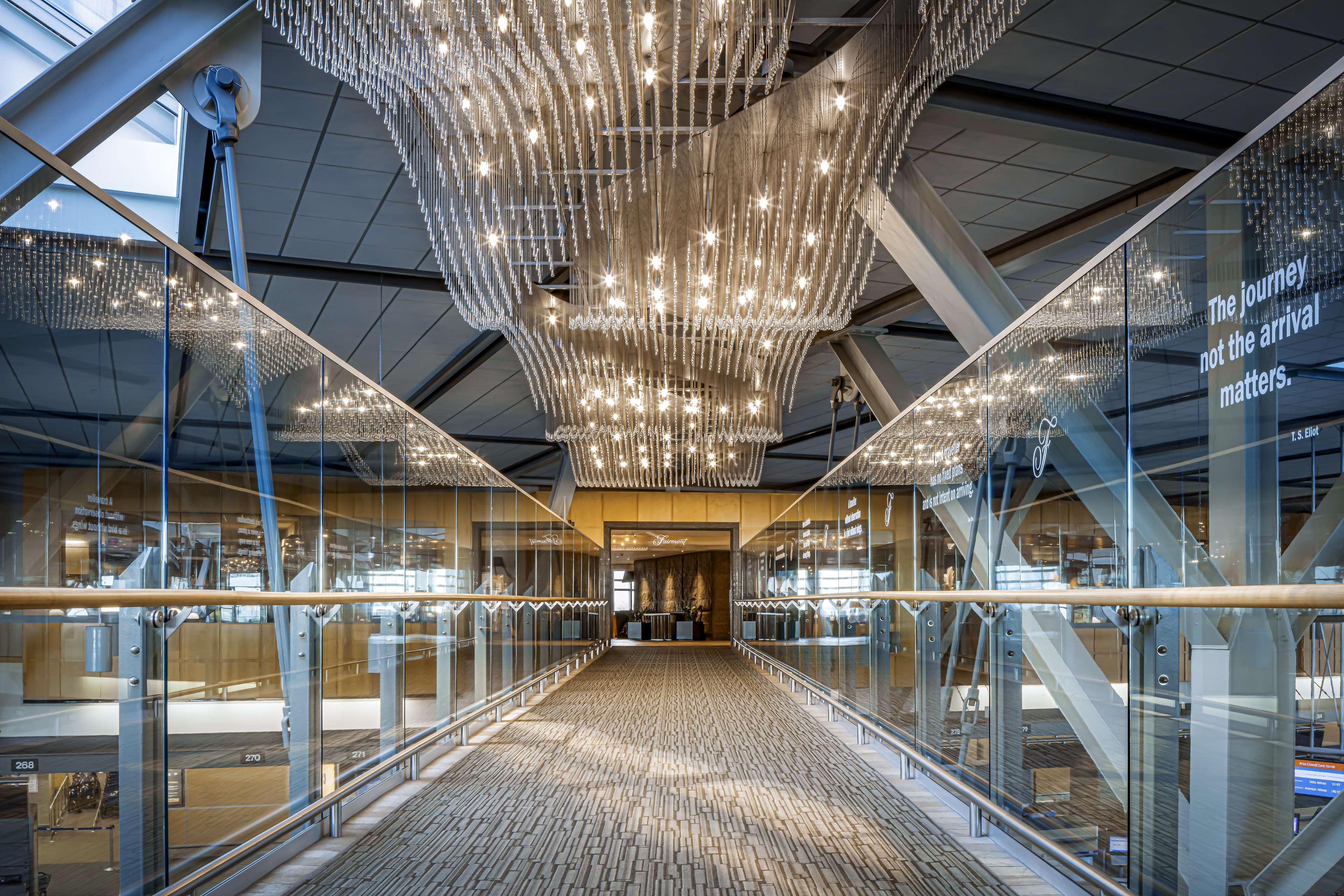Fairmont Vancouver Airport In-Terminal Hotel Richmond Ngoại thất bức ảnh The interior of the new terminal