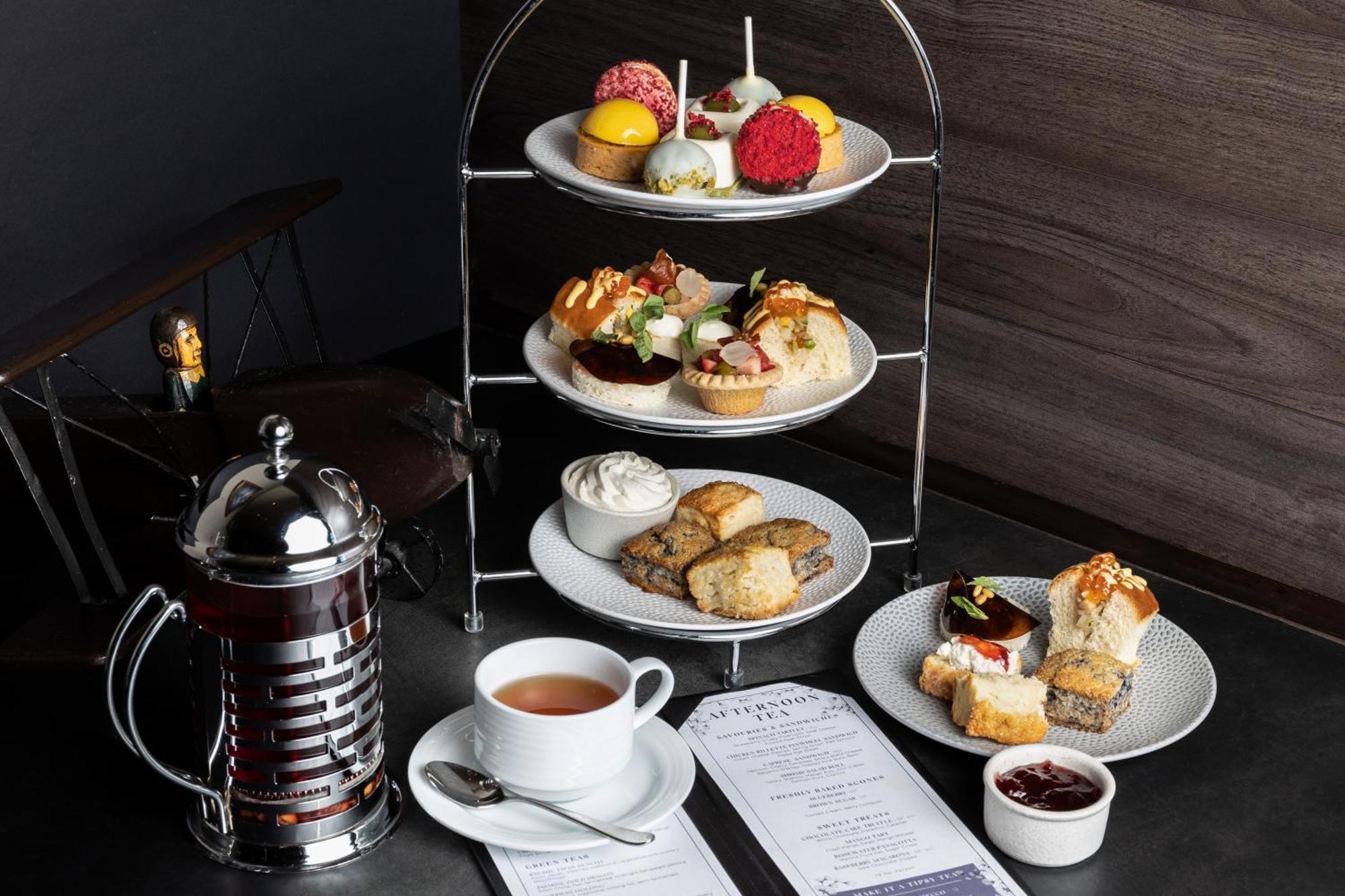 Fairmont Vancouver Airport In-Terminal Hotel Richmond Ngoại thất bức ảnh Afternoon tea at the Hilton London Heathrow