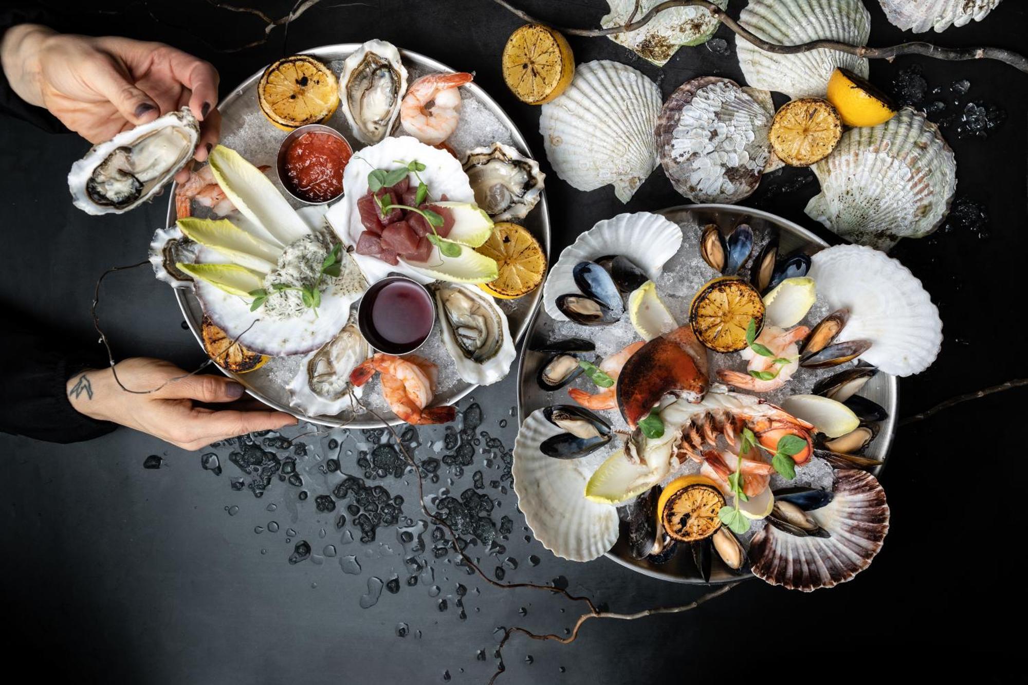 Fairmont Vancouver Airport In-Terminal Hotel Richmond Ngoại thất bức ảnh Seafood platter