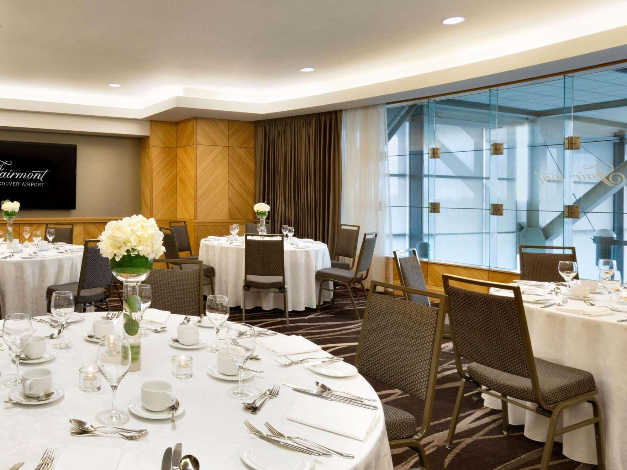 Fairmont Vancouver Airport In-Terminal Hotel Richmond Ngoại thất bức ảnh The Crown Palladium