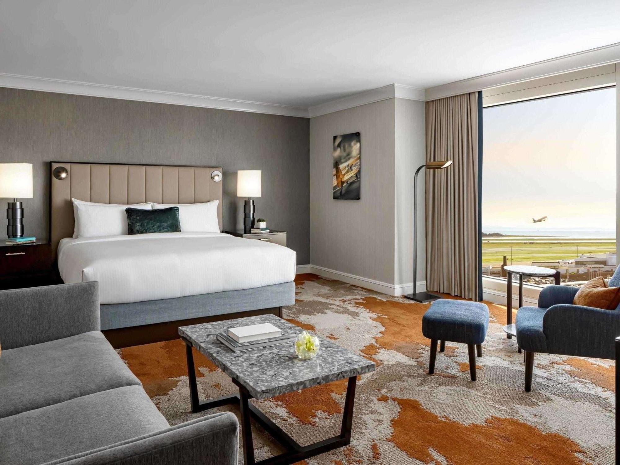 Fairmont Vancouver Airport In-Terminal Hotel Richmond Ngoại thất bức ảnh A guest room at The Westin Ottawa